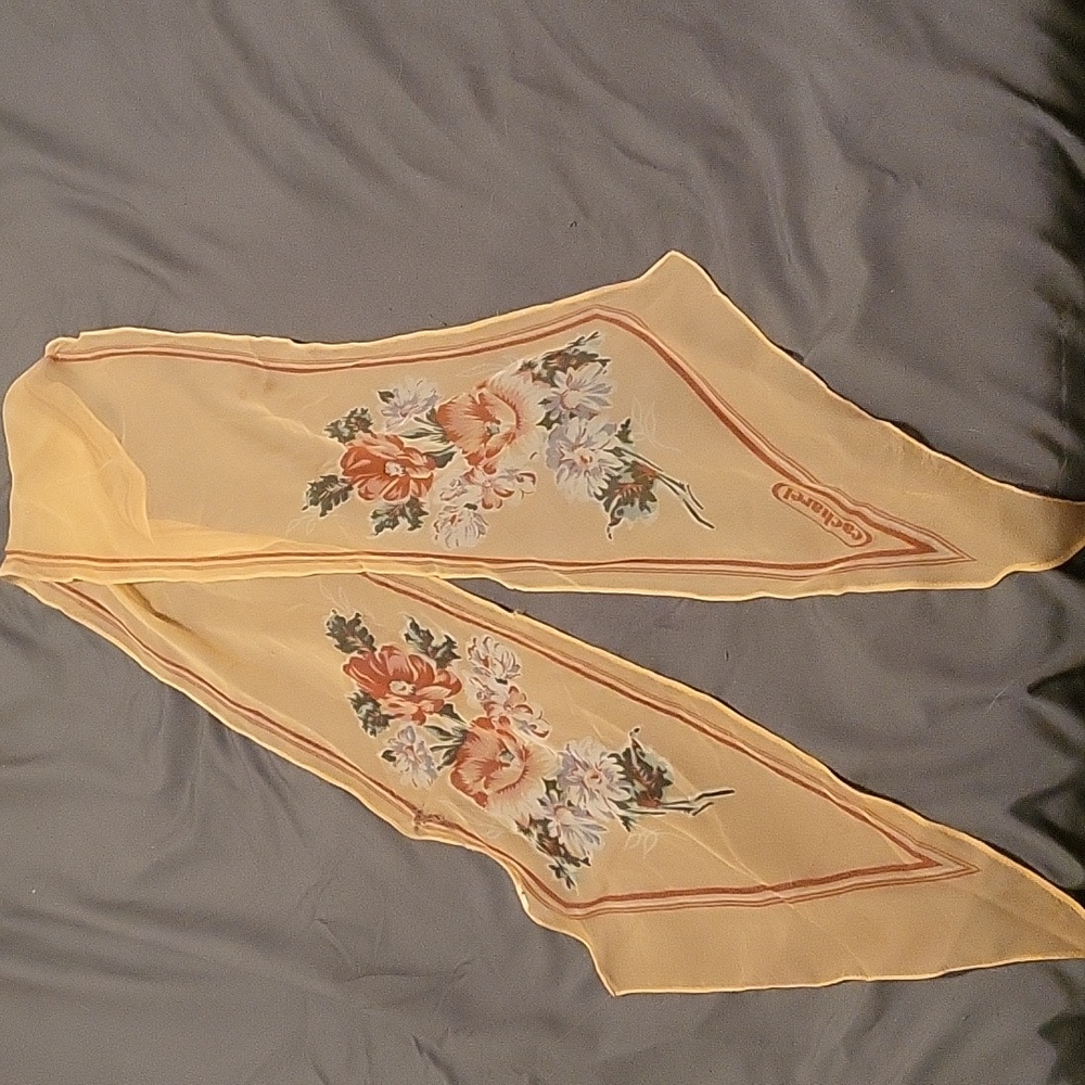 Cacheral scarf
